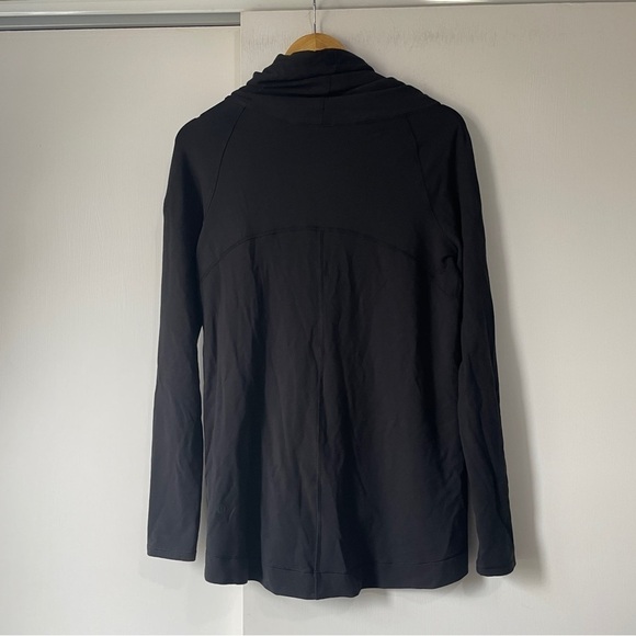 Lululemon Coast Easy Wrap in Black - Picture 6 of 9